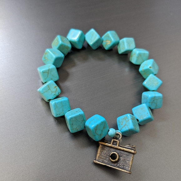 Blue Beaded Bracelet with Vintage Camera Charm - Picture 4 of 8